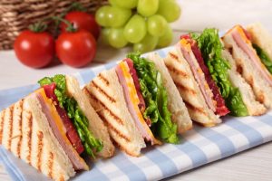 membuat sandwich
