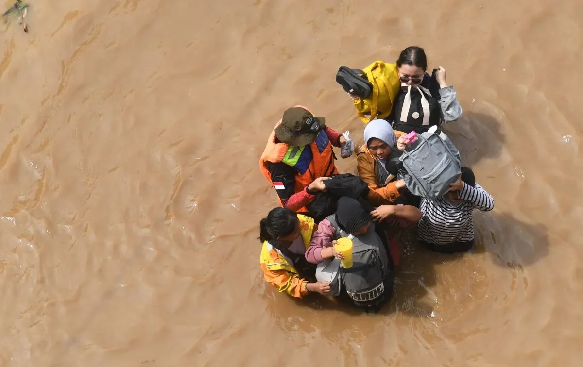 Banjir di Jakarta Meluas, 34 RT Terendam Akibat Hujan Deras dan Luapan Sungai