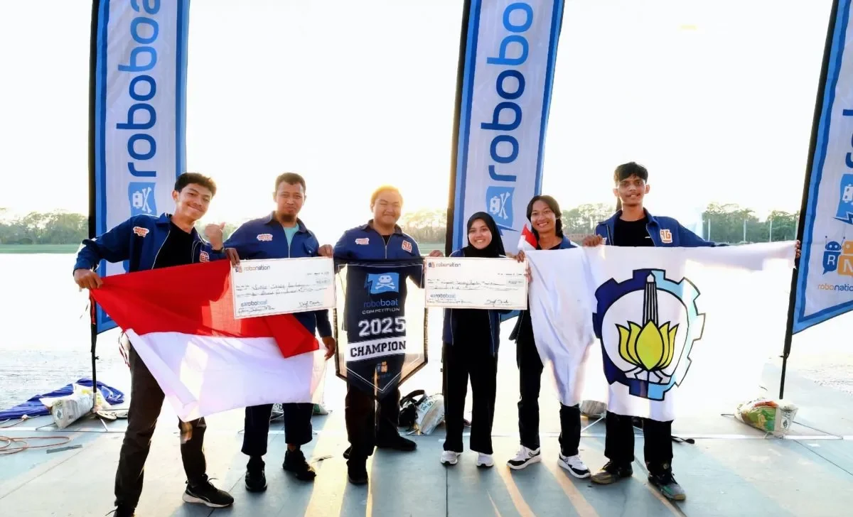 Mahasiswa ITS Raih Juara Internasional di IRC 2025 dengan Kapal Otonom Nala ARES