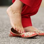 Gelang Kaki Aksesori Simpel yang Membuat Penampilan Lebih Menarik